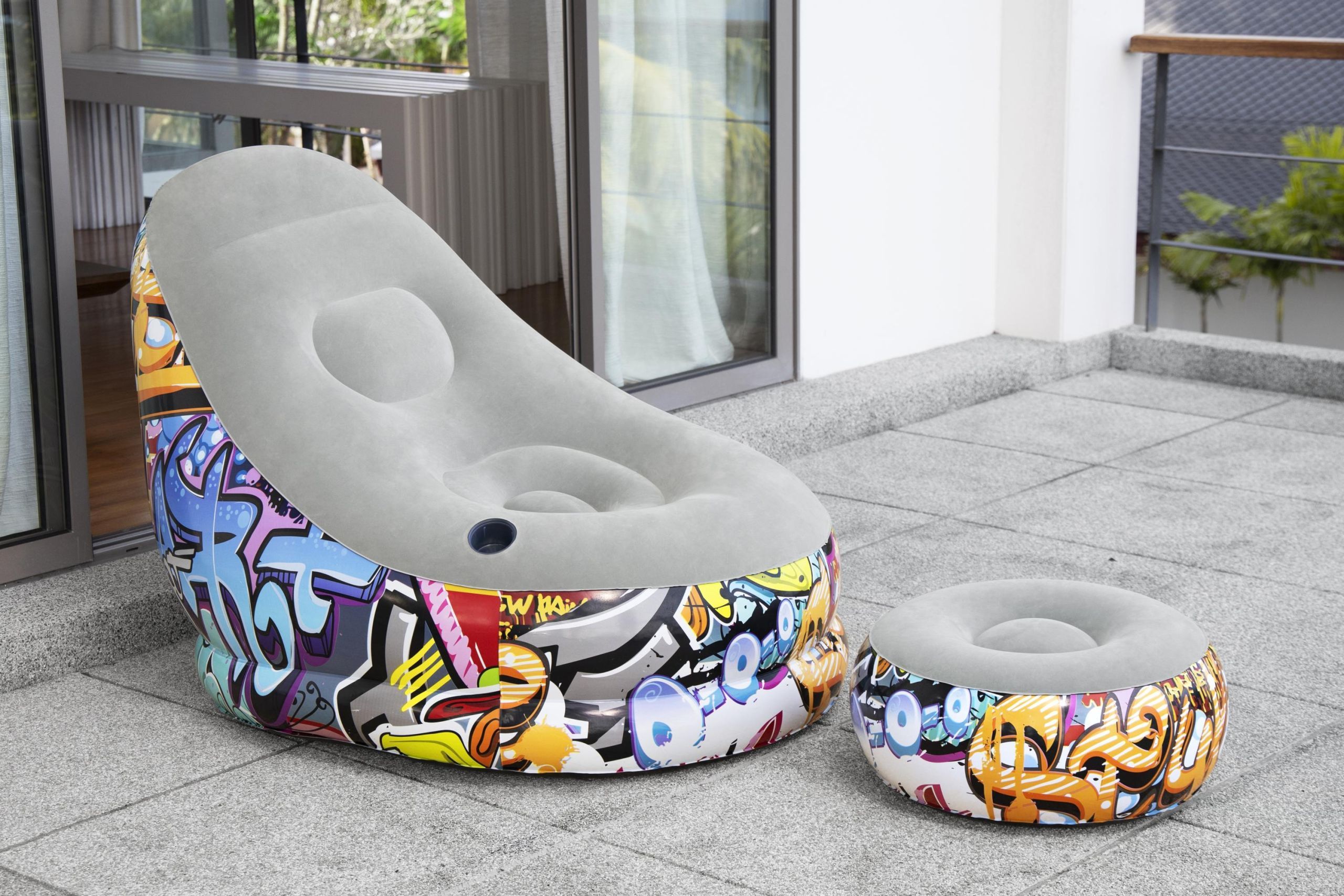 Aufblasbarer Grafitti Sessel mit Fußablage für Innen & Außen